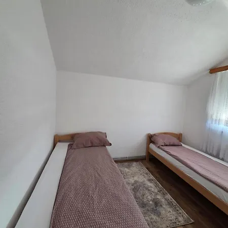 Biser-hatinac 公寓 *